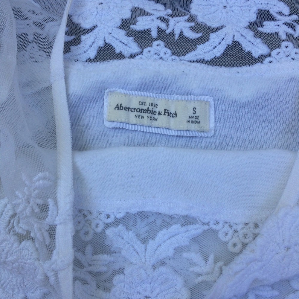 A&F white sheet/Lace top - Picture 4 of 7